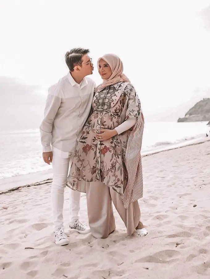 Zaskia Sungkar dan Irwansyah. (Foto: Instagram @zaskiasungkar15)