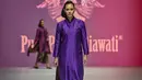 <p>Putri Pare Setiawati menjadi salah satu perancang yang turut menghadirkan koleksi batiknya di atas panggung JFW 2024, tepatnya di runway 'Kebaya Nusantara,' pada Kamis (26/10/2023). [Foto: Document/JFW]</p>