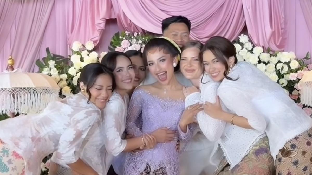 Baila No Na dan Rebecca Klopper Tampil Kenakan Kebaya Putih saat Jadi Bridesmaid di Siraman Jennifer Coppen