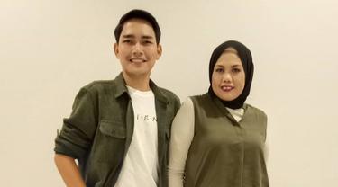 Pakai Baju Pengantin, Ini 6 Momen Kebersamaan Elly Sugigi dengan Pacar Barunya