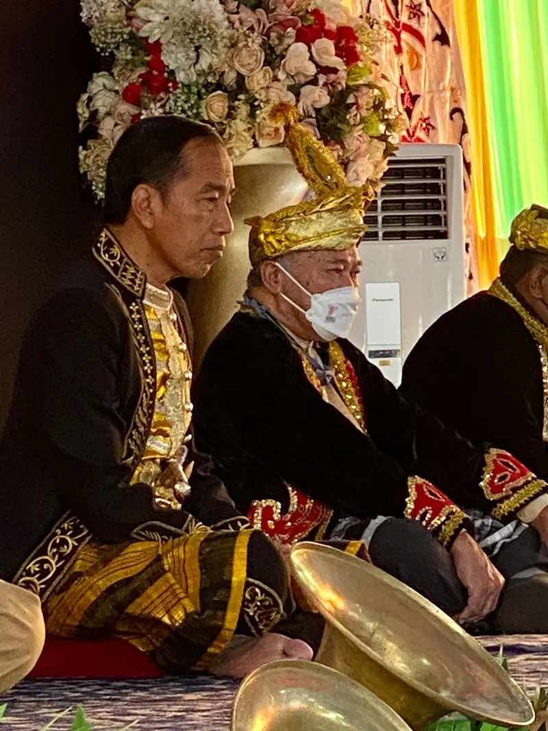 Presiden Joko Widodo atau Jokowi mengapresiasi Kesultanan Buton karena telah memelihara dan menjaga kearifan lokal di tengah modernisasi dan derasnya budaya asing.