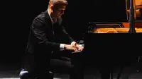 Adam Gyorgy Sukses Gelar Piano Resital di Jakarta, Pukau Penonton dengan Harmoni Klasik