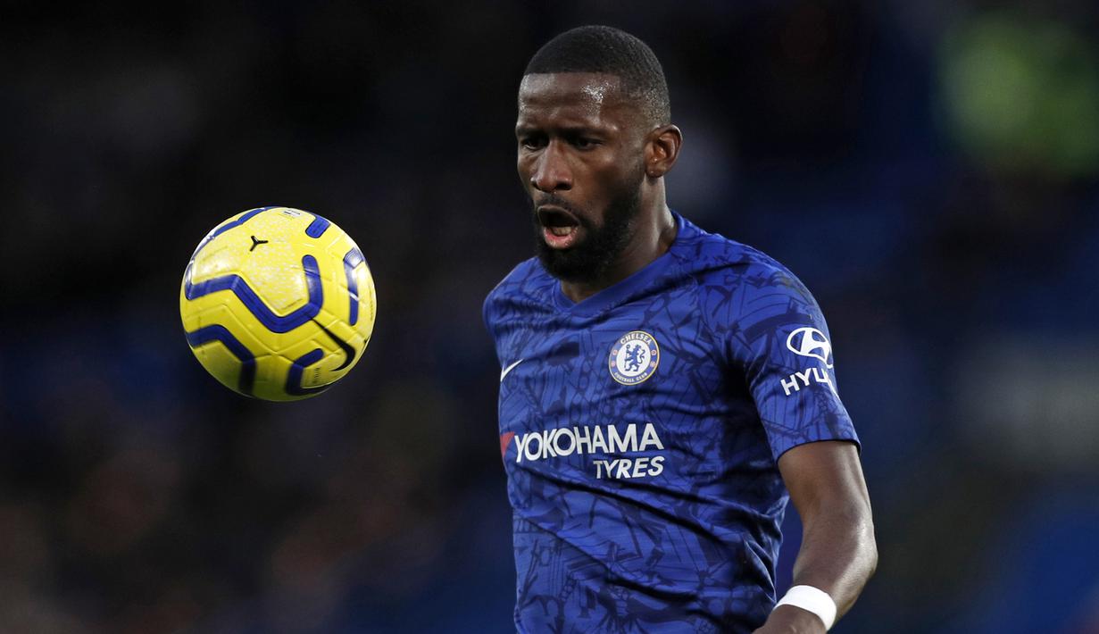 3. Antonio Rudiger - Antonio Rudiger diboyong Chelsea dari AS Roma pada tahun 2017. Pemain asal Jerman ini didatangkan Chelsea dengan biaya yang mencapai 35 juta euro. (AFP/ Adrian Dennis)