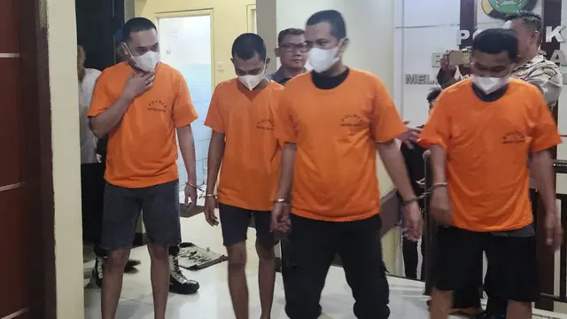 Para tersangka penjual obat daftar G saat diamankan Polres Metro Depok.