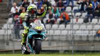 Valentino Rossi (Petronas Yamaha) yang baru saja mengumumkan untuk pensiun akhir musim ini menempati urutan ke-13. (Foto: AFP/Joe Klamar)