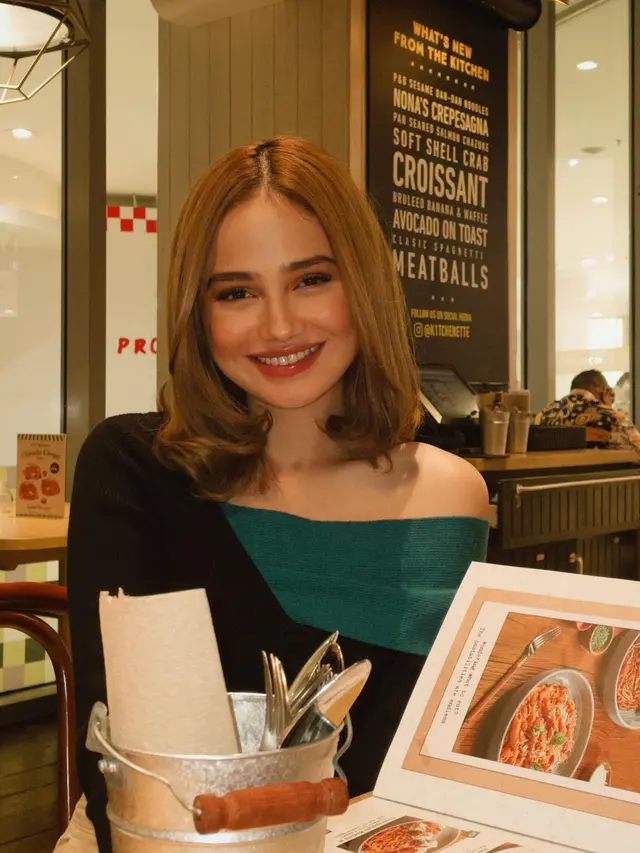 Syifa Hadju Tampil dengan Makeup Super Simple, Senyum Manis Bikin Makin Mirip Barbie