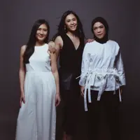 Founder CAMANI; Arficita (Co-Founder & Director of Sales and Operations), Akina Halusa (Co-Founder & Director of Marketing and Product Development), dan Rachel Liong (Co-Founder & Director of Finance and Business Analysis).