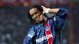 Pesepak bola kelahiran 21 Maret 1980 itu memulai petualangan di Eropa dengan bergabung bersama Paris Saint Germain. (AFP/Jacques Demarthon) 