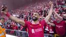 Pemain Liverpool, Mohamed Salah merayakan kemenangan dengan berswafoto bersama dengan para suporter timnya dalam laga lanjutan Liga Inggris 2024/2025 melawan Tottenham Hotspur di Anfiled, Liverpool, Inggris, Minggu (27/04/2025) waktu setempat. (AP Photo/Jon Super)