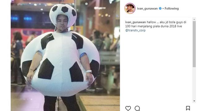 Pakai Kostum Berbentuk Bola, Ivan Gunawan Bikin Ngakak 