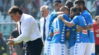 Pemain Napoli merayakan gol Lorenzo Insigne (kanan) pada laga melawan Torino di Stadio Olimpico Grande Torino, Minggu (23/9/2018). (AFP/Alberto Pizzoli)