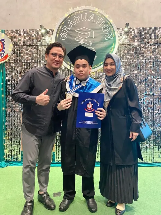 [Fimela] Kelulusan Anak Artis Indonesia