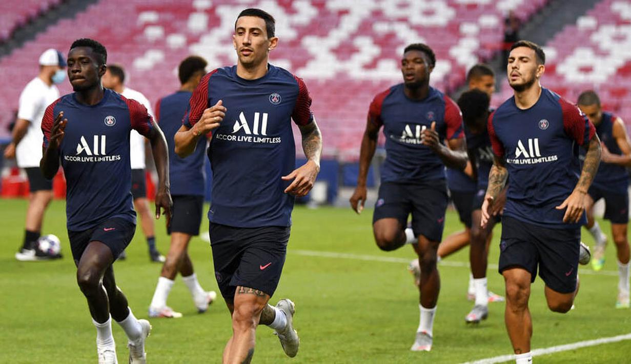 Pemain Paris Saint-Germain (PSG) saat latihan jelang laga final Liga Champions di Stadion The Luz, Portugal, Sabtu (22/8/2020). PSG akan berhadapan dengan Bayern Munchen. (David Ramos/Pool via AP)