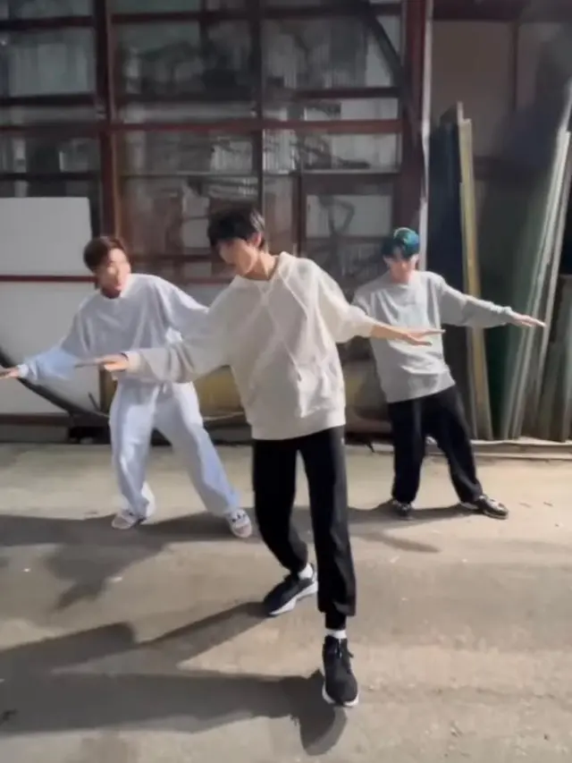 Gaya NCT Dream saat Joget Lagu Campursari Mendung Tanpo Udan Curi Perhatian, Dinilai Sangat Melokal