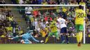 Pemain Tottenham Hotspur Dejan Kulusevski (kedua dari kanan) mencetak gol ke gawang Norwich City pada pertandingan Liga Inggris di Stadion Carrow Road, Norwich, Inggris, 22 Mei 2022. Tottenham Hotspur menang 5-0. (Joe Giddens/PA via AP)