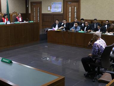 Saksi Kabul Riwanto dan Welfridus Korbaho memberikan keterangan saat sidang kasus suap pengadaan pesawat dan mesin pesawat di PT Garuda Indonesia dengan terdakwa Emirsyah Satar dan Soetikno Soedarjo di Pengadilan Tipikor Jakarta, Kamis (30/1/2020). (Liputan6.com/Angga Yuniar)