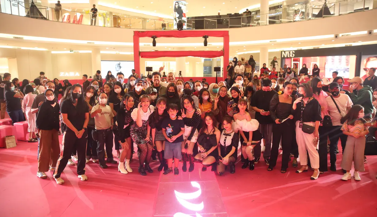 <p>V1RST Debut Performance (foto: Adrian Utama Putra)</p>