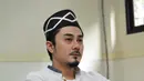 Ekspresi Donny Hermawan, suami dari Cinta Penelope ketika menghadiri sidang cerai perdana mereka di Pengadilan Agama Jakarta Timur, Selasa (9/6). Pasangan Cinta dan Donny melangsungkan pernikahan pada 6 Juni 2014 lalu. (Liputan6.com/Panji Diksana)