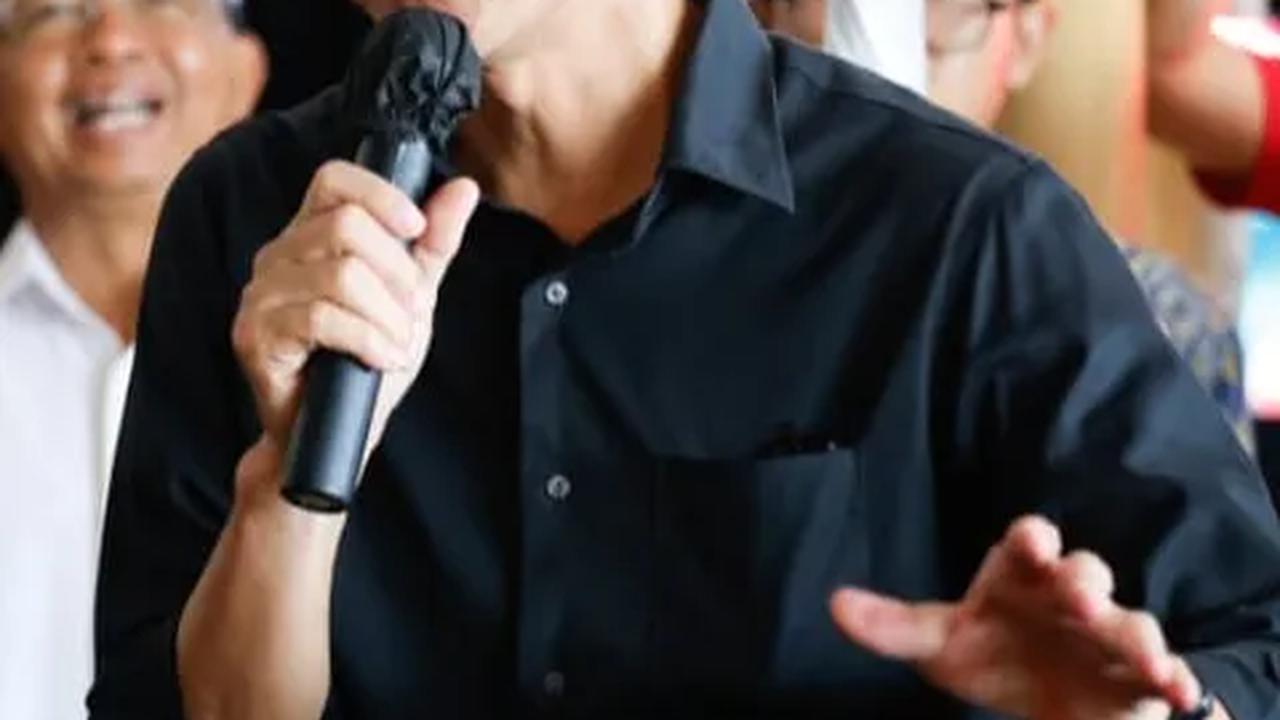 Momen Ganjar Ditemani Wayan Koster Makan Nasi Jinggo di Pasar Malam Bali: Ekonomi Rakyat Tumbuh