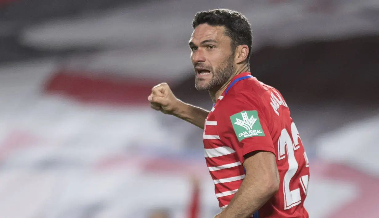 Jorge Molina. Striker berusia 39 tahun yang kini memasuki musim kedua bersama Granada ini menjadi pencetak hattrick tertua di Liga Spanyol saat Granada menang 4-1 atas tamunya Real Mallorca pada pekan ke-18 musim 2021/2022, 19 Desember 2021, saat berusia 39 tahun dan 241 hari. (AFP/Jorge Guerrero)
