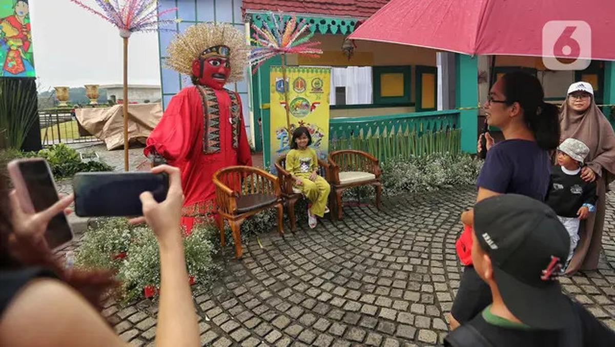 Warga Padati Perayaan Lebaran Betawi 2025 di Monas
