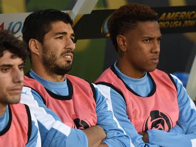 Luis Suarez terlihat sedih saat timnya kalah dari Venezuela pada  babak penyisihan grup C Copa America Centenario 2016 di Stadion Lincoln Financial Field, Philadelphia, AS, (10/6/2016). (AFP/ Don Emmert)