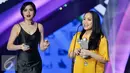 Nagita Slavina saat menerima penghargaan di Indonesia Social Media Awards (2K16), Jakarta, Selasa (1/11). Indonesia Social Media Awards hadir untuk memberikan apresiasi bagi mereka yang punya pengaruh besar di dunia maya. (Liputan6.com/Yoppy Renato)