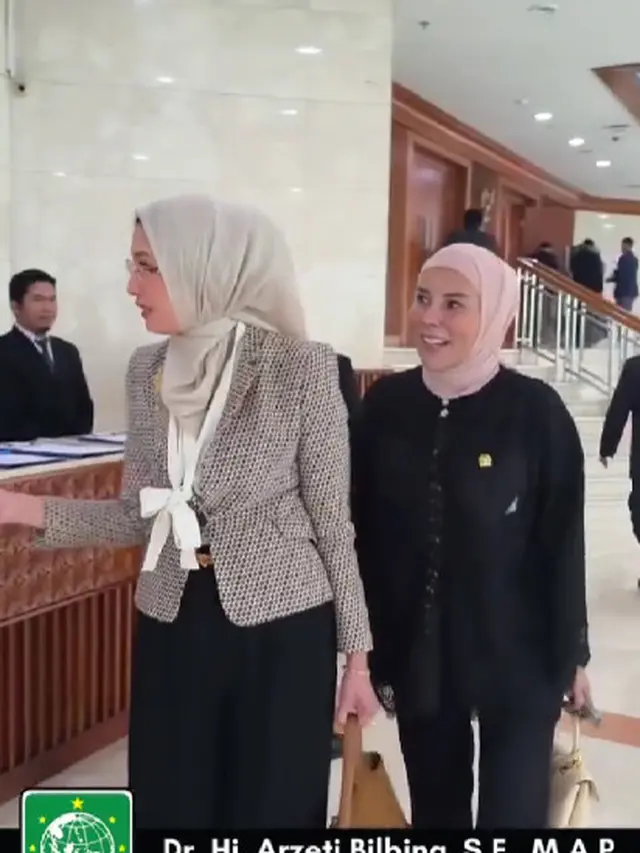 Gaya Outer Arzeti Bilbina (Foto: Instagram @arzetibi)