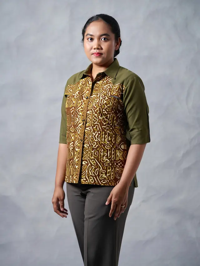 Kemeja Batik Wanita Kombinasi Kain Polos dan Kerah Blazer Kekinian