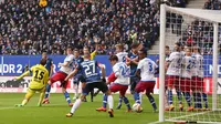 Video highlights tendangan bebas aneh yang terjadi di Bundesliga pada pertandingan Hoffenheim melawan Hamburg.