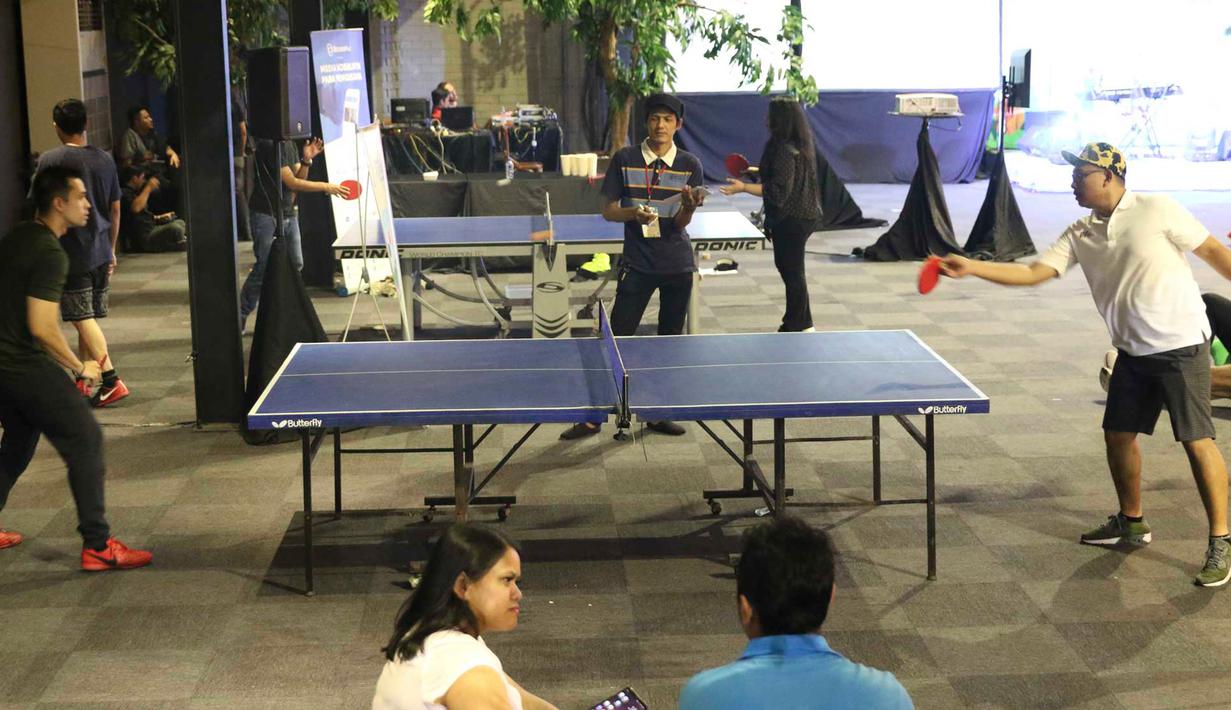 Peserta mengikuti kegiatan dalam rangkaian acara Hipmi Jaya Karnaval di Jakarta, Minggu (16/12). Badan Pengurus Cabang (BPC) Hipmi Jaya Se-Jakarta mengikuti acara Karnaval sebagai ajang silaturahmi secara kekeluargaan. (Liputan6.com/Immanuel Antonius)