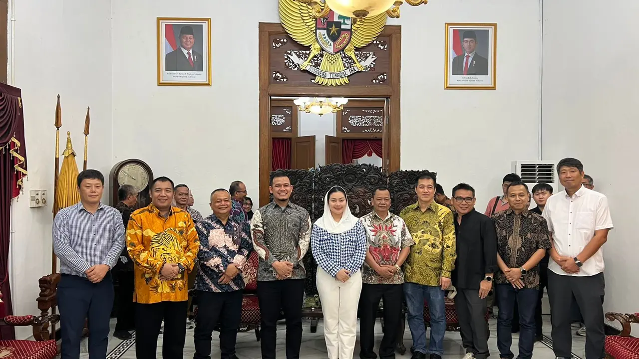 Bupati Paramitha Widya Kusuma saat menggelar pertemuan dengan para pemilik perusahaan dan pimpinan pabrik di Pendopo Brebes. (Istimewa)