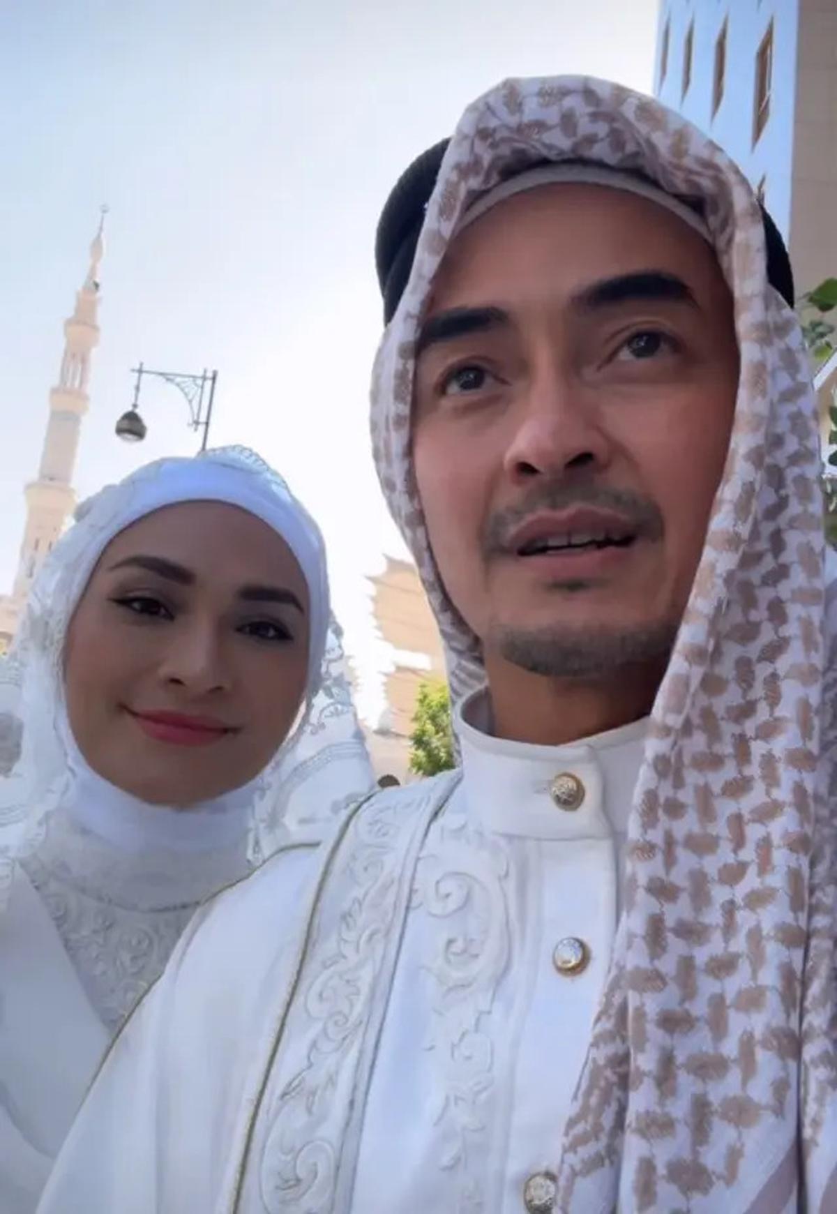 10 Potret Pernikahan Zumi Zola dan Putri Zulhas di Madinah, Dinikahkan Ust Adi Hidayat