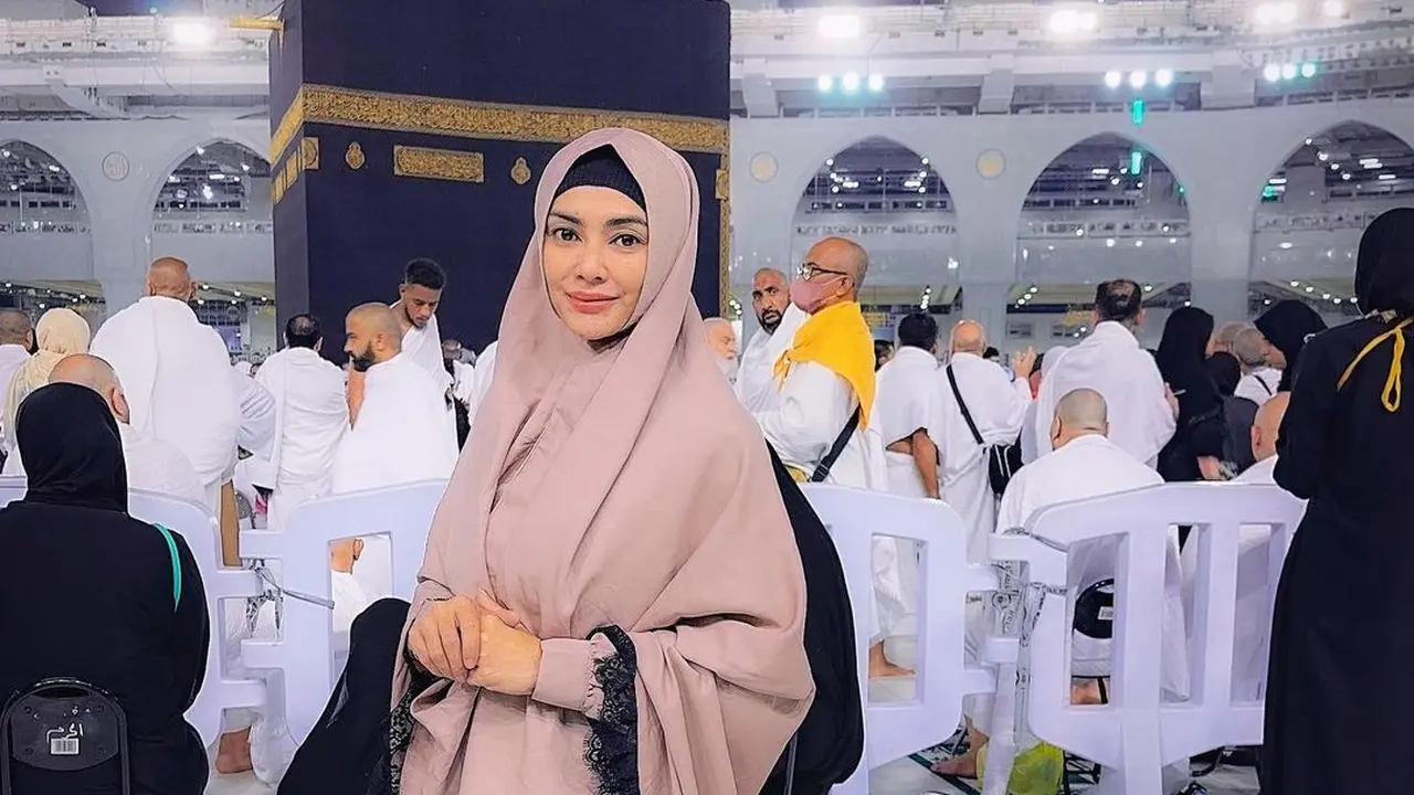 Masayu Anastasia berhijab