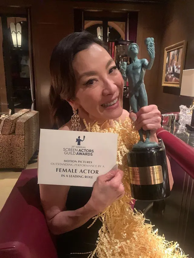Michelle Yeoh Oscar 2023