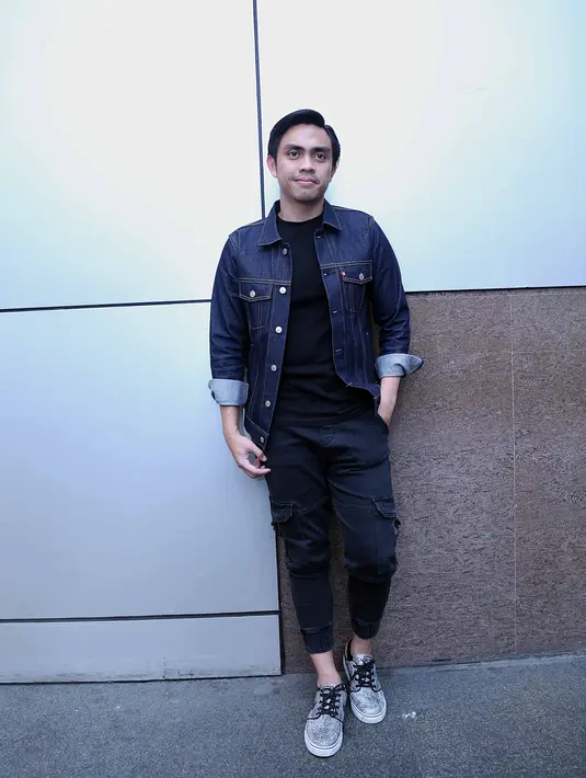 Hingga saat ini novelnya tersebut sudah memasuki cetakan keempat. Tak hanya itu, rumah produksi Falcon pun berencana untuk mengangkat kisah Ayudia dan Ditto ke layar lebar. (Nurwahyunan/Bintang.com)