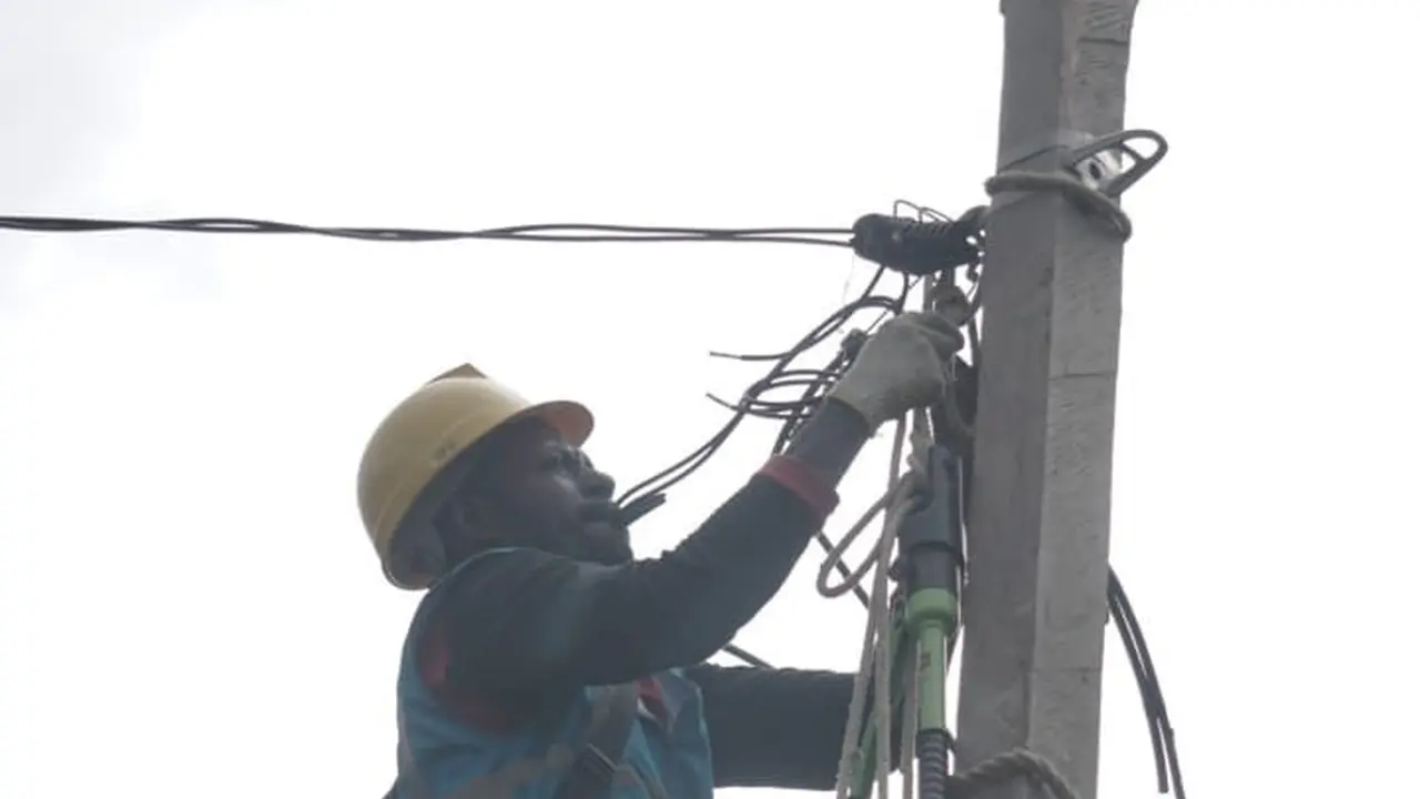 PLN melaporkan, 36 rumah penduduk Desa Kwaebandan kini telah teraliri listrik yang bersumber dari pembangkit lsitrik tenaga air (Piko Hidro). Dok Kemeterian BUMN.