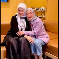 Dalam pertemuan tersebtu, Lesti juga terlihat bersama baby L. "Temu kangen sama ka iti @ctdk MasyaAllah sehat selalu," tulis istri Rizky Billar ini membagikan potretnya. [Instagram/lestykejora/ctdk]