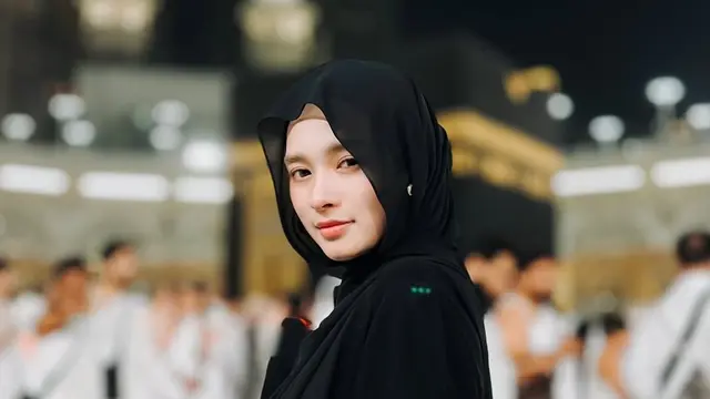 Inara Rusli Umroh