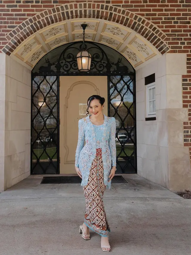 6 Kebaya Wisuda Seleb Paling Menawan yang Bisa jadi Inspirasi, dari Enzy Storia hingga Beby Tsabina
