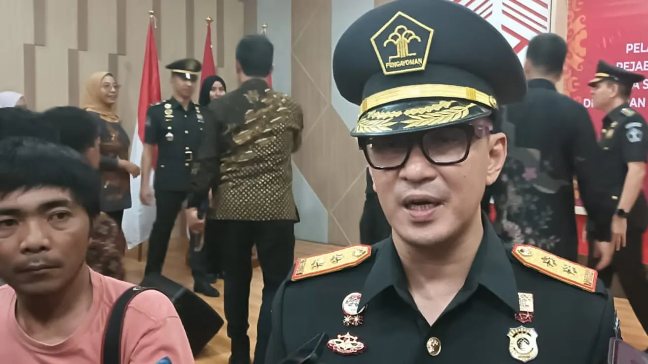 Kakanwil Kemenkumham Sulut Ronald Lumbuun saat memberikan keterangan kepada wartawan pada, Jumat (31/5/2024), di aula Mapalus Kanwil Kemenkumham Sulut.