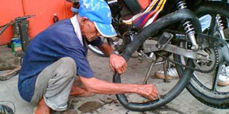 Tips Merawat Ban Motor Trail agar Tidak Cepat Rusak