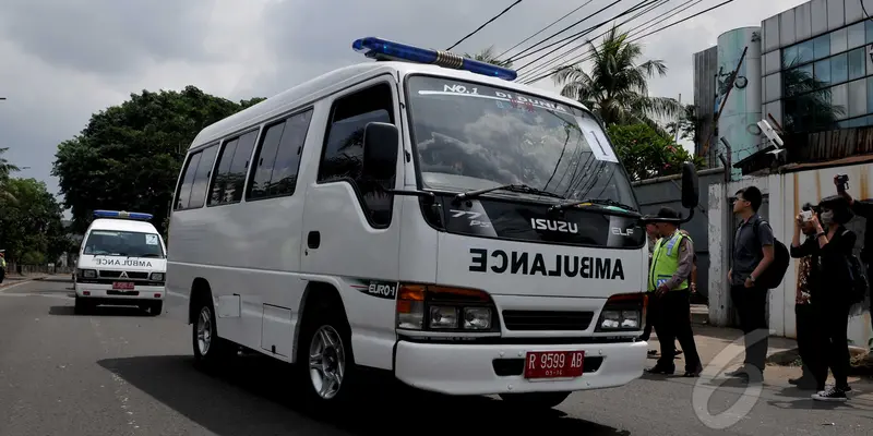 Iring-iringan Mobil Jenazah Duo Bali Nine Tiba di Rumah Duka