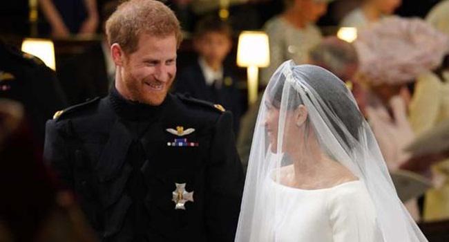 Romantisnya tatapan Pangeran Harry pada Meghan Markle/copyright AFP/Dominic Lipinski