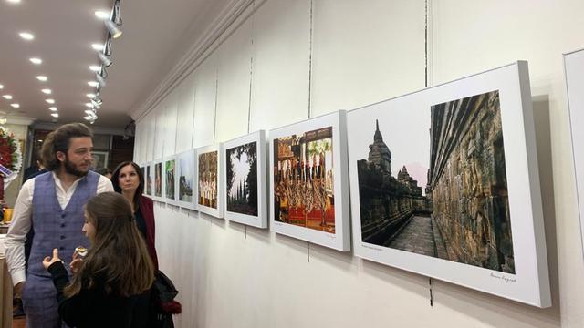 pameran foto berjudul "Uzakdogu'nun Renkleri (Colors of Far East)", karya fotografer Harun Kaynak yang digelar di Ankara, Turki. (Dokumentasi KBRI Ankara)