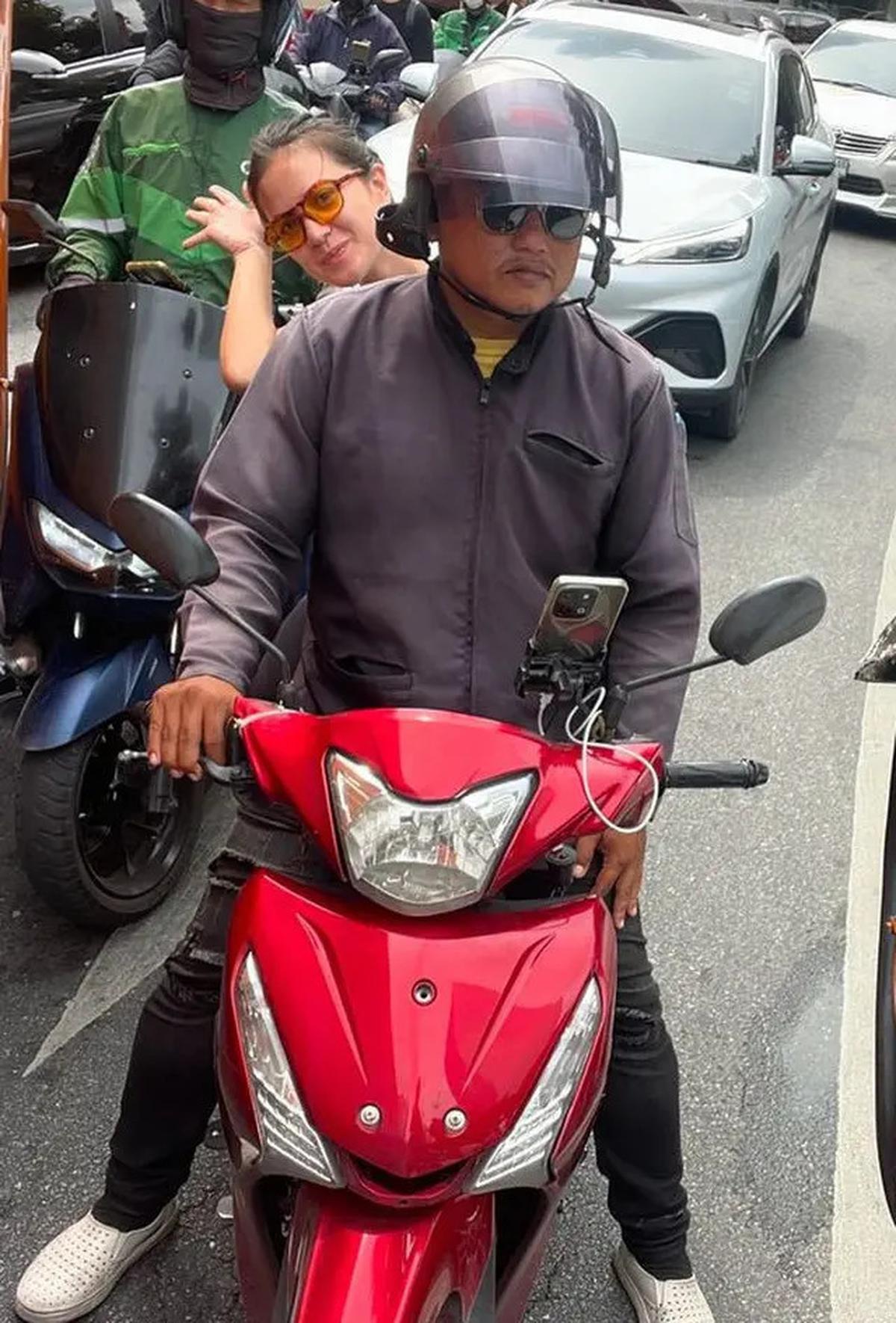 6 Gaya Marsha Aruan Liburan di Thailand, Dibalut Baju Tradisional, Kenakan Baju Rp300 ribuan, hingga Kacamata Rp10 jutaan