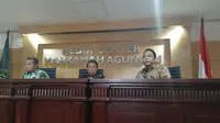 Juru Bicara Mahkamah Agung (MA), Andi Samsan menyeselkan atas penyerangan terhadap hakim oleh pengacara Tommy Winata di Jakarta Pusat. (Liputan6/Yopi)