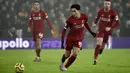 Pemain Liverpool, Takumi Minamino, saat melawan Wolverhampton Wanderers pada laga Premier League di Stadion Molineux, Kamis (23/01/2020). Liverpool menang dengan skor 2-1. (AP/Rui Vieira)