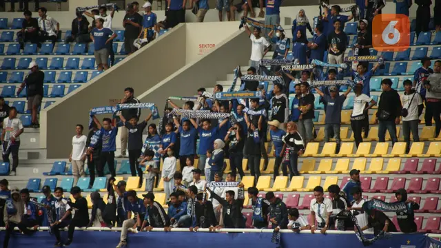 Galeri Suporter PSIS Semarang Laga Lawan Persita Tangerang di Stadion Manahan Solo