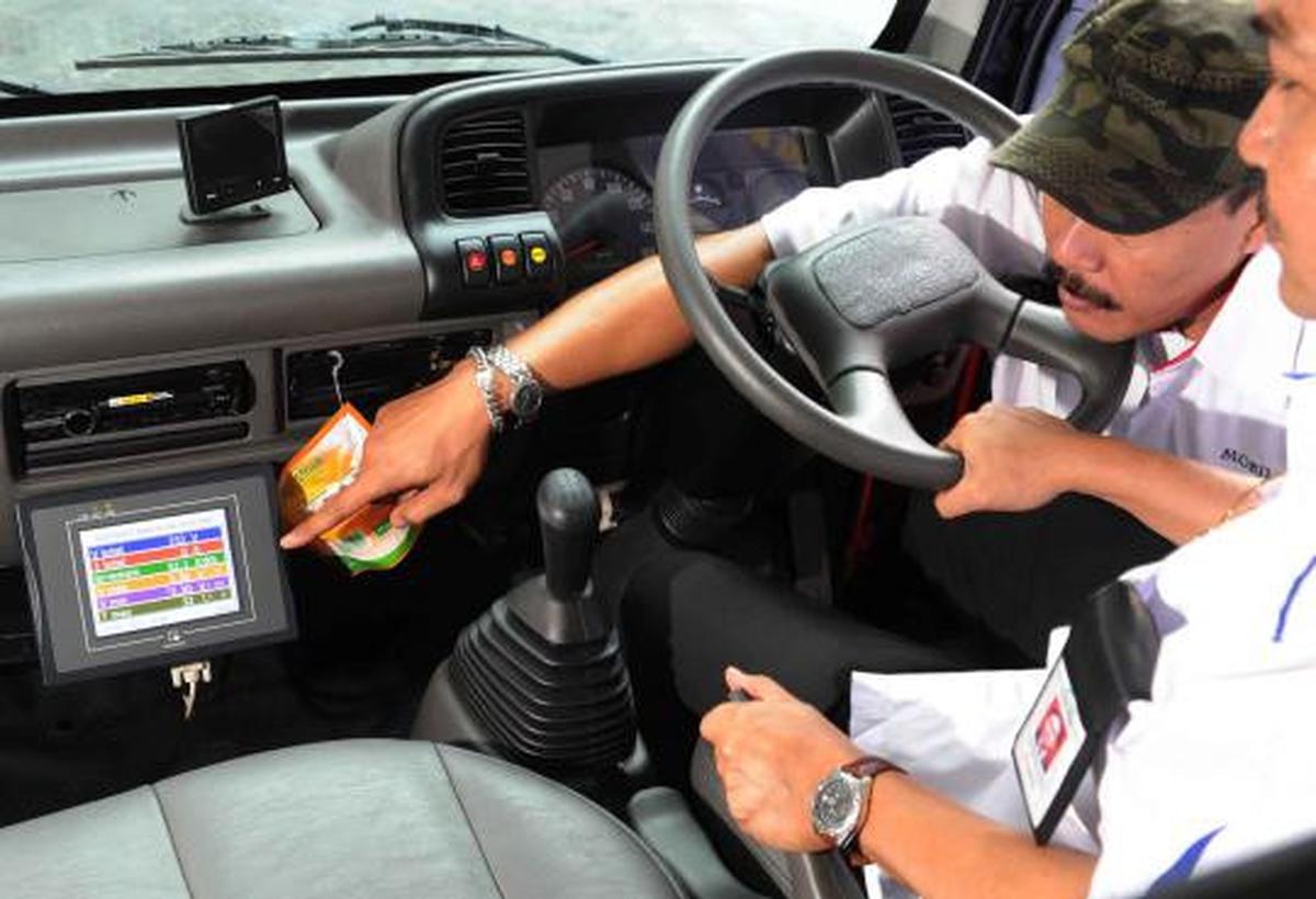 Menristek uji coba minibus listrik nasional